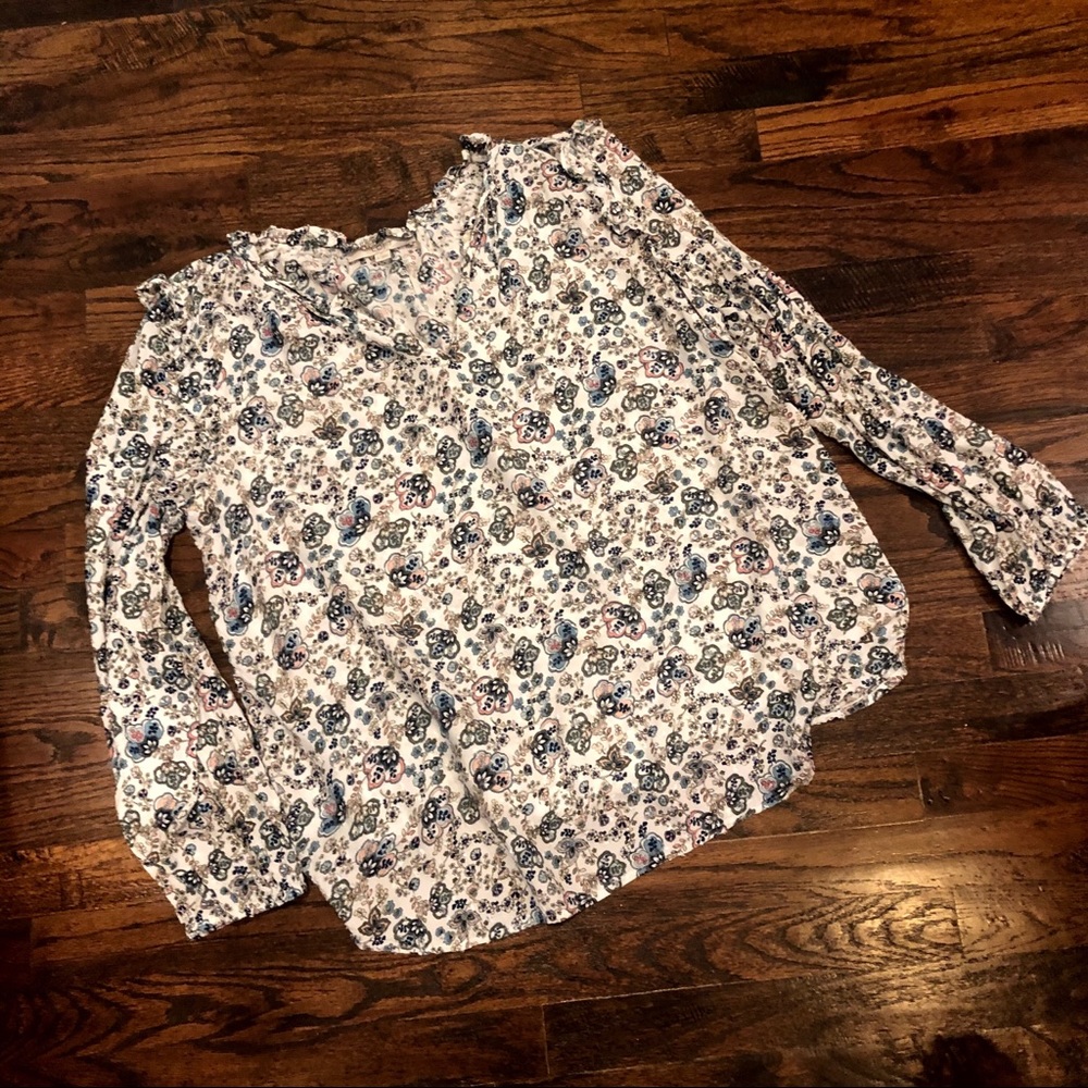 Floral Blouse with small ruffle on the sleeve